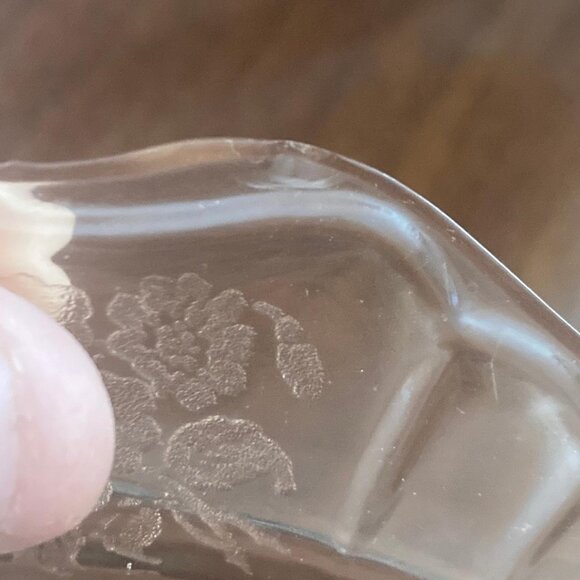 Set of 2 Pink Depression Glass Luncheon Plates (8 1/2") - Picture 7 of 8